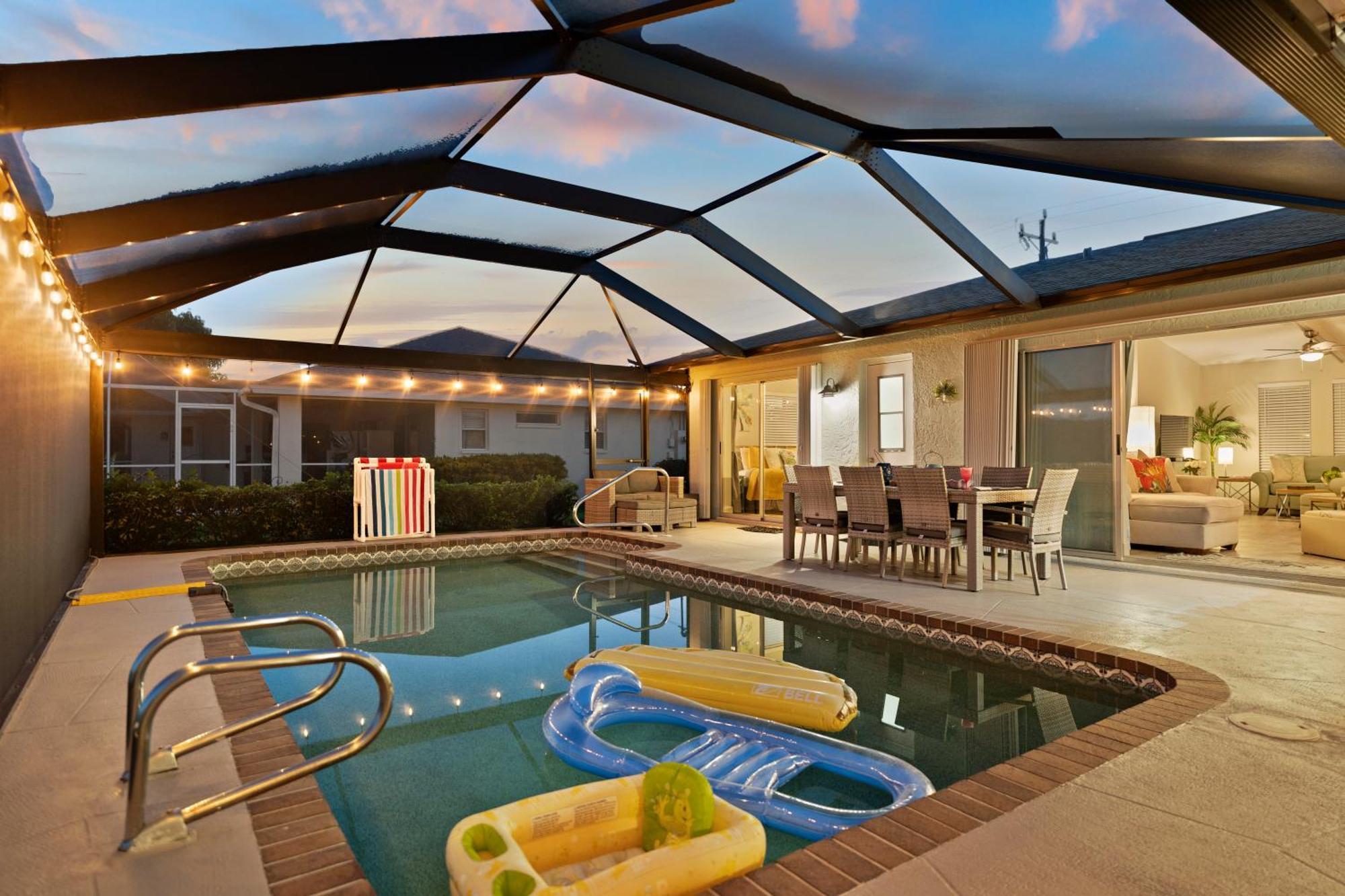 Serenity Waterfront Villa With King Suite, Private Pool, Great Lanai Enclosure And Long Water Views 케이프코럴 외부 사진