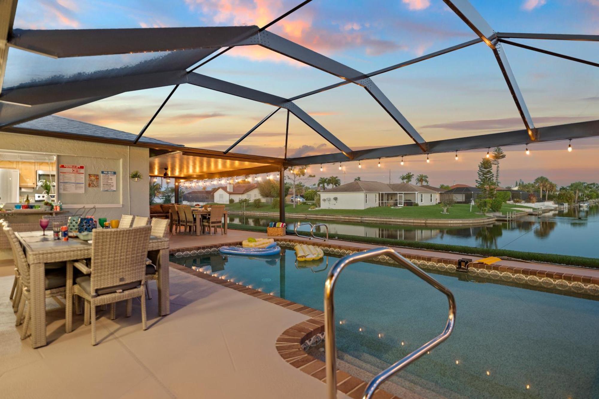 Serenity Waterfront Villa With King Suite, Private Pool, Great Lanai Enclosure And Long Water Views 케이프코럴 외부 사진