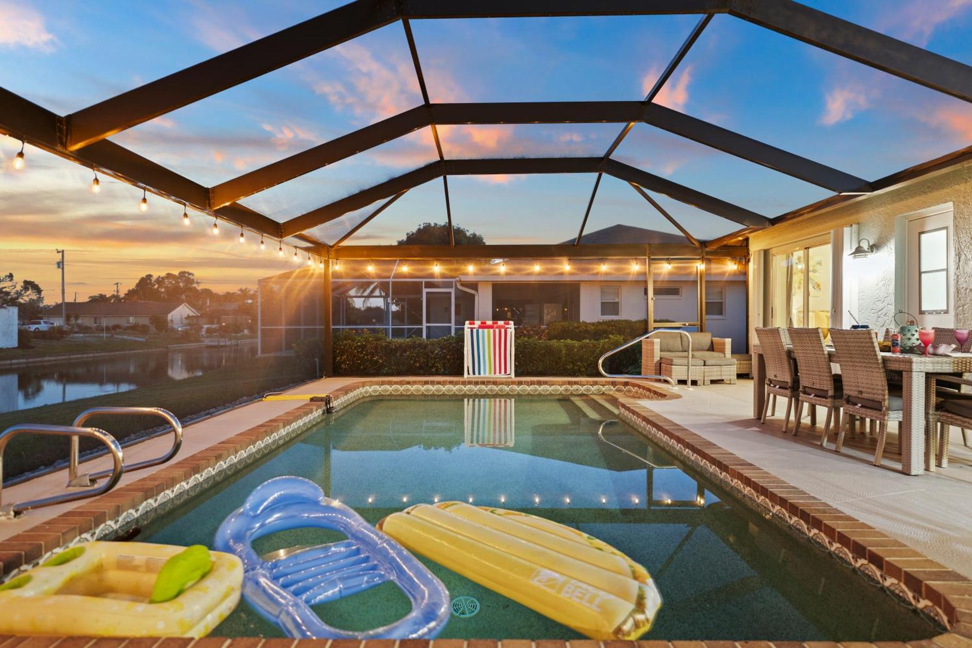 Serenity Waterfront Villa With King Suite, Private Pool, Great Lanai Enclosure And Long Water Views 케이프코럴 외부 사진