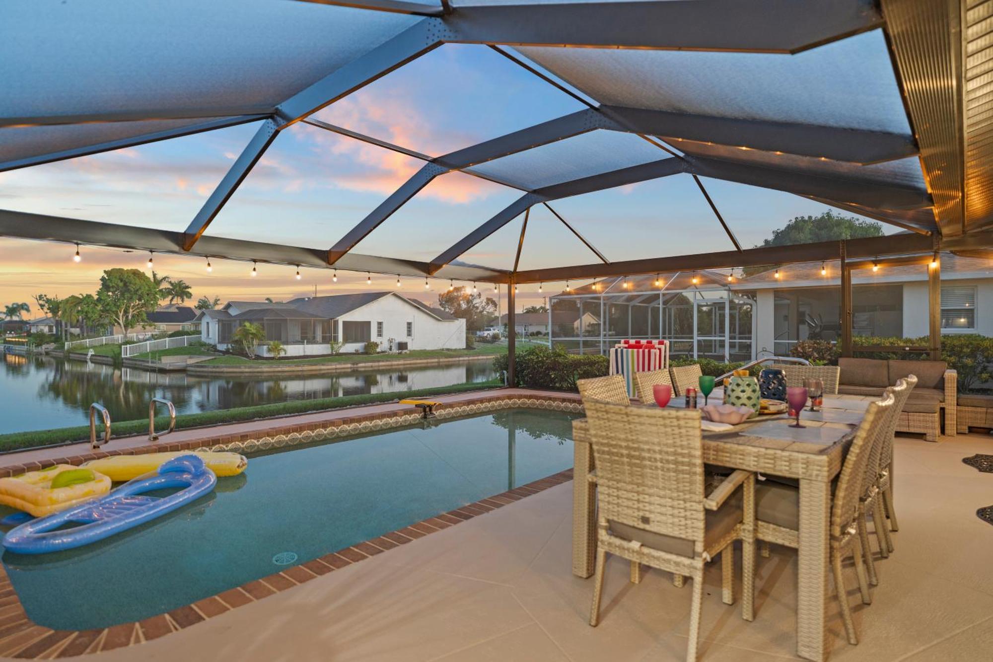 Serenity Waterfront Villa With King Suite, Private Pool, Great Lanai Enclosure And Long Water Views 케이프코럴 외부 사진