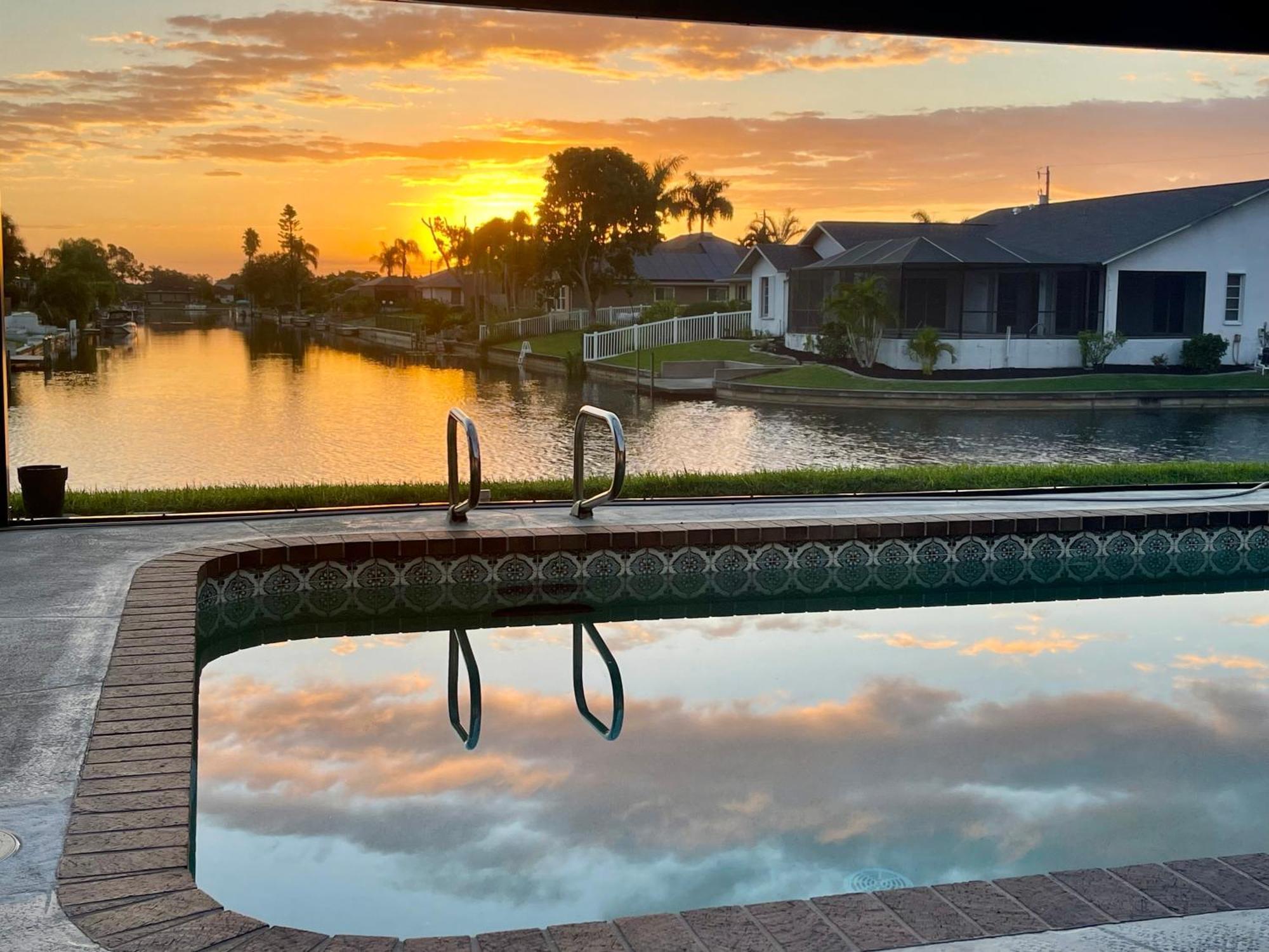Serenity Waterfront Villa With King Suite, Private Pool, Great Lanai Enclosure And Long Water Views 케이프코럴 외부 사진